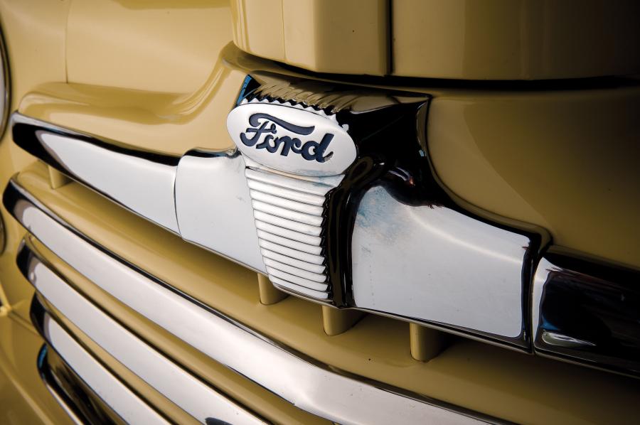  Ford Super DeLuxe Sportsman Convertible 1948 года  (фото 4 из 10)